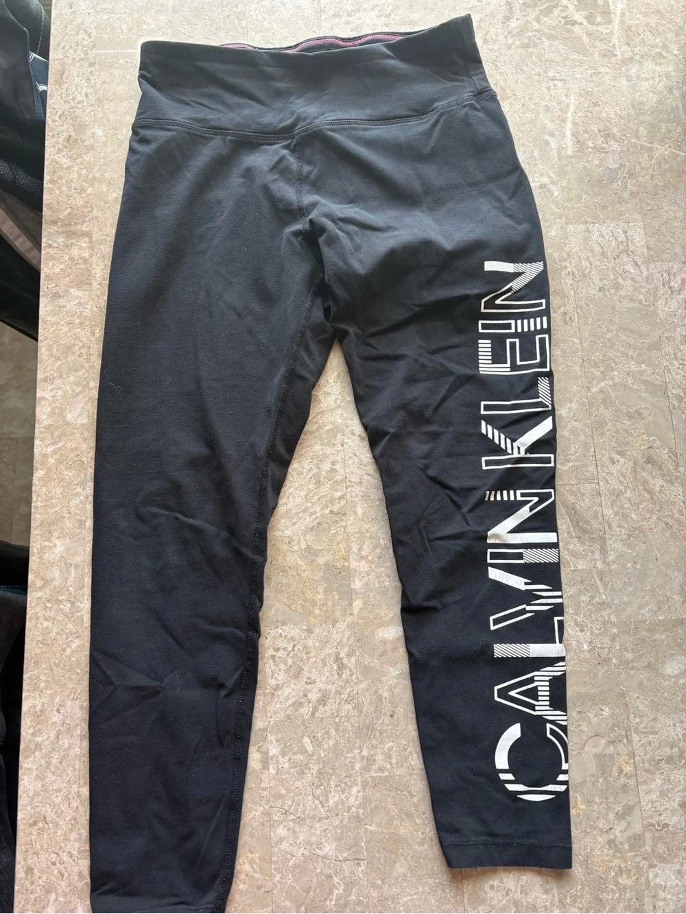 1 adidas, 2 Calvin Kline, 1 Sketchers Teal and Black Leggings-lot of 5 in size M